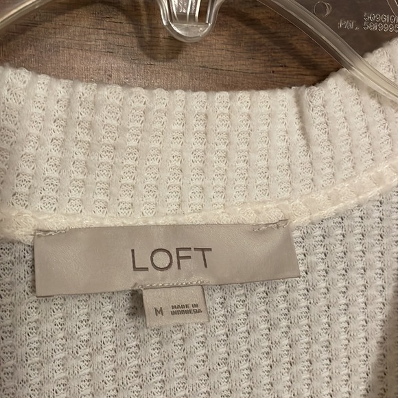 LOFT Off White Cream Waffle Knit V-neck Henley Top Size M - Picture 3 of 4